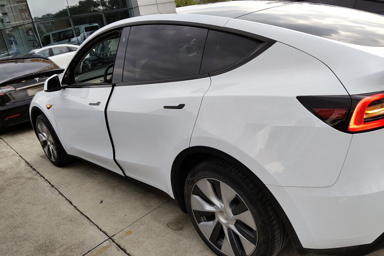 特斯拉 Model Y 2022款 改款 后轮驱动版车身外观4