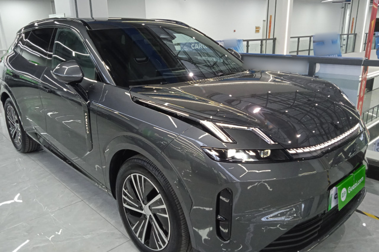 领克08 EM-P 2025款 120km 长续航Halo车身外观3