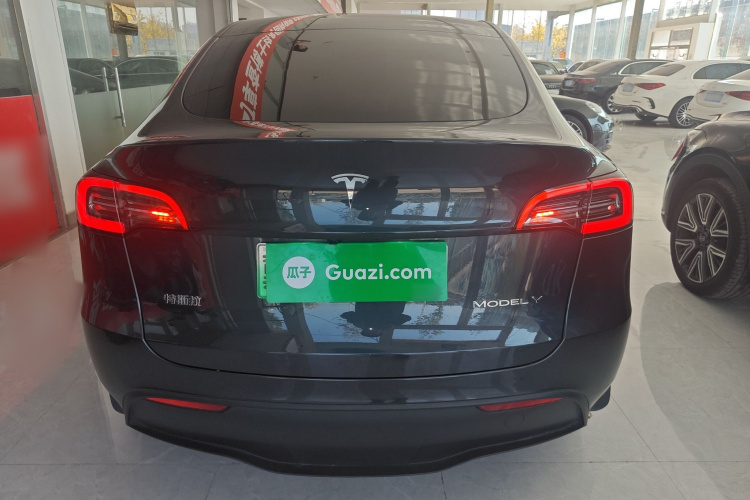 特斯拉 Model Y 2024款 后轮驱动版车身外观6