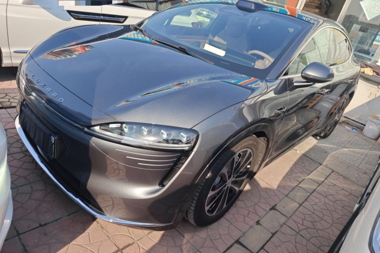 鸿蒙智行 智界R7 2025款 增程 251km Max车身外观1