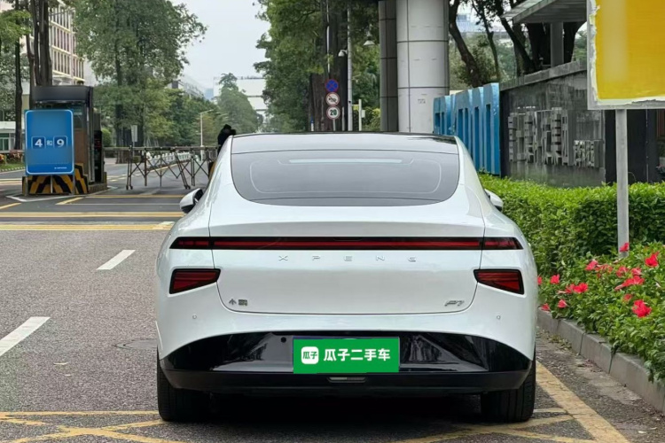 小鹏P7 2021款 480E车身外观6