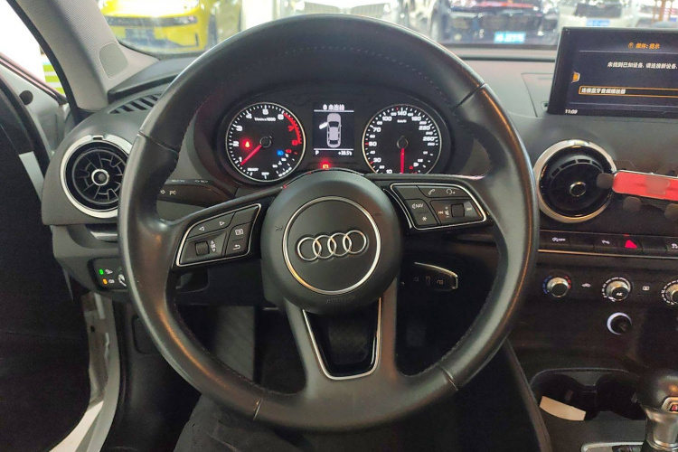 奥迪A3 2018款 30周年年型 Limousine 35 TFSI 时尚型中控内饰13