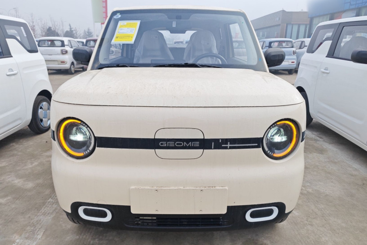 吉利银河 熊猫 2025款 210km 元气熊车身外观2