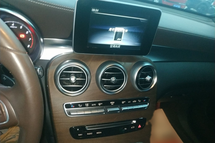 奔驰GLC 2018款 改款 GLC 300 4MATIC 动感型局部细节16