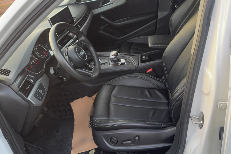 奥迪A4L 2018款 30周年年型 40 TFSI 进取型局部细节19