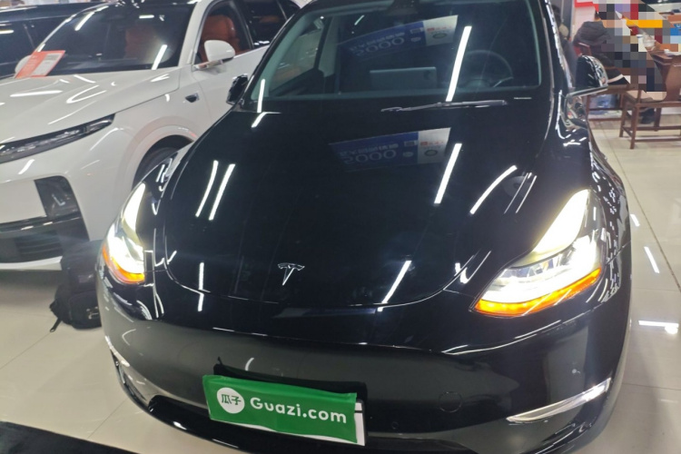 特斯拉 Model Y 2021款 标准续航后驱版车身外观2