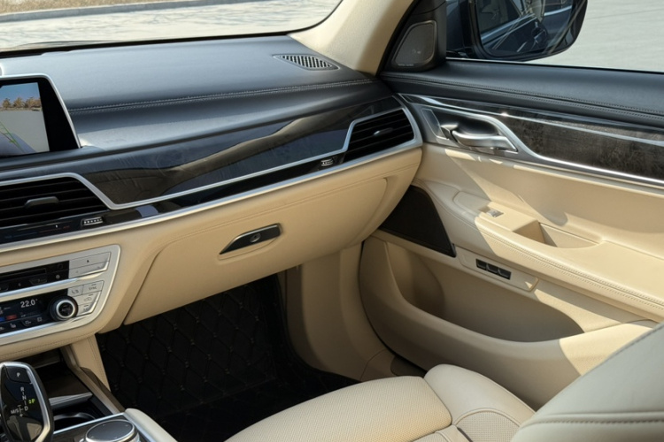 宝马7系 2016款 730Li 豪华型局部细节9006