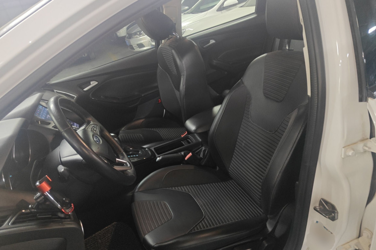 福特 福克斯 2018款 三厢经典 1.6L 自动风尚型智行版中控内饰19