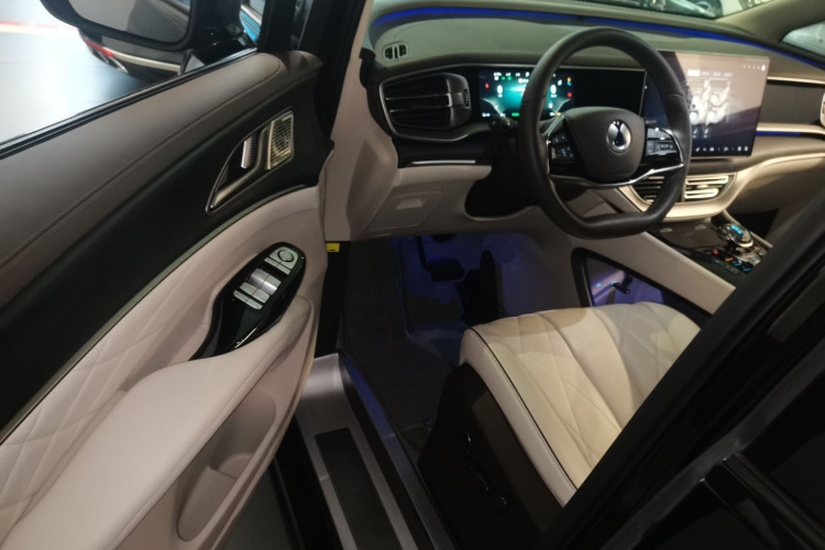 腾势D9 2024款 DM-i 980 四驱旗舰型中控内饰20