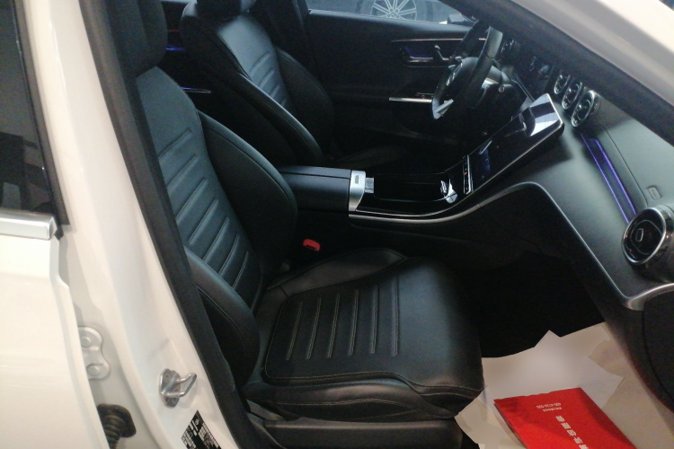 奔驰C级 2022款 C 200 L 运动版局部细节41