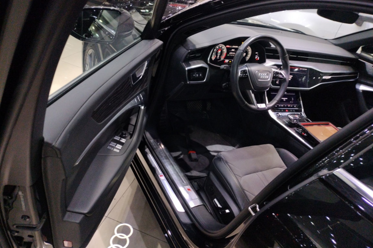 奥迪A6L 2024款 45 TFSI quattro 臻选动感型中控内饰7003