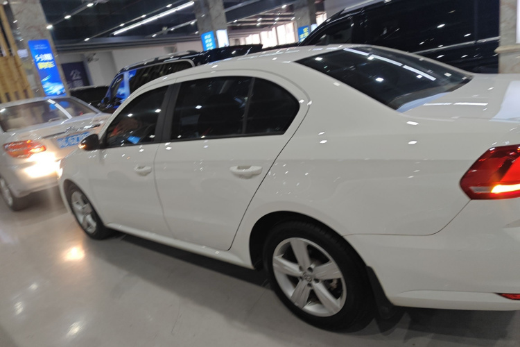 大众 朗逸 2017款 1.6L 自动风尚版车身外观4