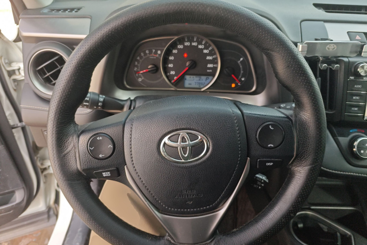 丰田 RAV4荣放 2018款 2.0L CVT两驱风尚X版局部细节13