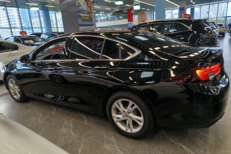 别克 君威 2024款 25T 超享版车身外观4