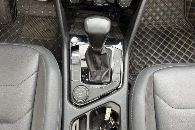 大众 途观L 2021款 380TSI 自动四驱R-Line越享版7座局部细节18