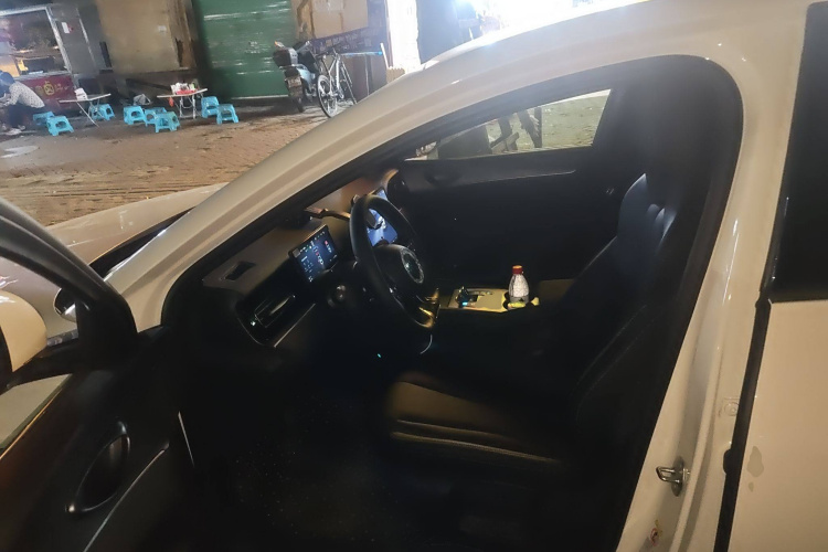 比亚迪 海豹06新能源 2025款 DM-i 智驾版 80KM豪华型中控内饰19