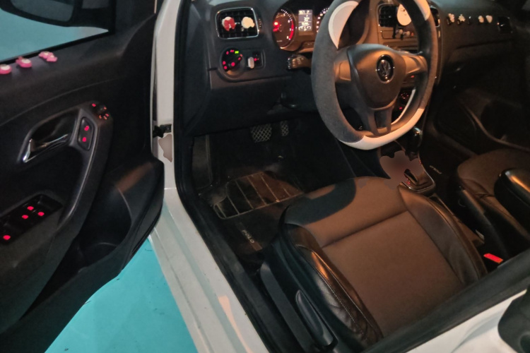 大众 Polo 2014款 1.6L 自动舒适版中控内饰19