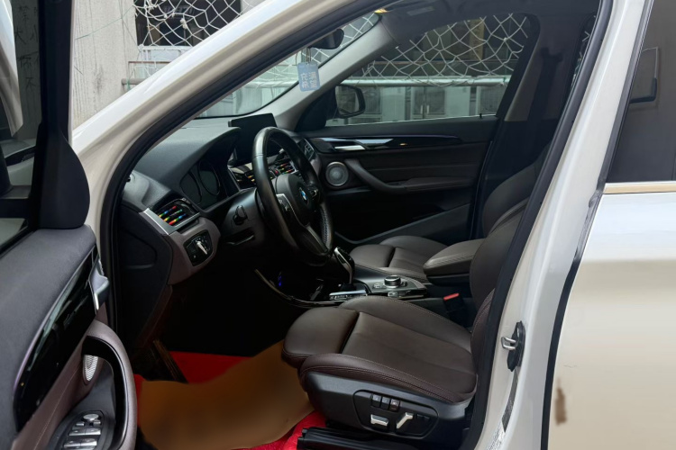 宝马X1 2021款 改款 sDrive20Li 尊享型中控内饰7001