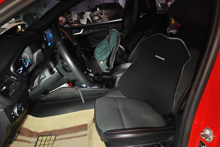 福特 福克斯 2020款 两厢 EcoBoost 180 自动ST Line局部细节19