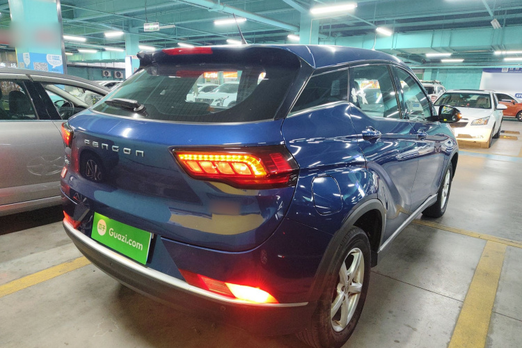 东风风光 风光500 2022款 1.5L CVT悦享型车身外观7