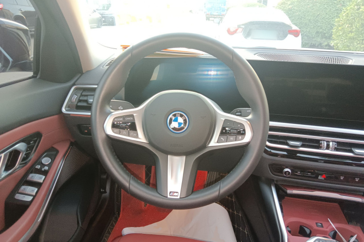 宝马i3 2024款 eDrive 40 L 曜夜套装中控内饰13