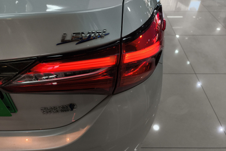 丰田 雷凌双擎E+ 2019款 1.8PH GS E-CVT精英版车身外观9