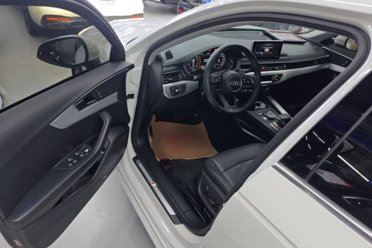 奥迪A4L 2019款 40 TFSI 时尚型 国VI中控内饰7003