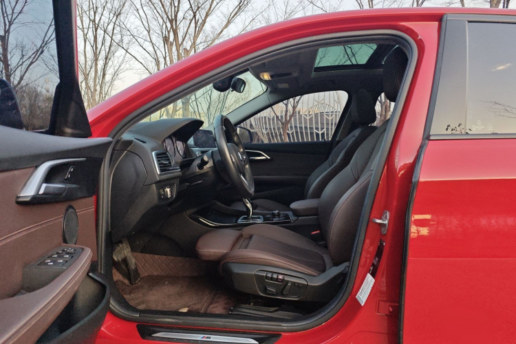 宝马1系 2020款 120i M运动套装中控内饰7001