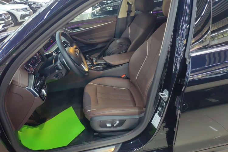 宝马5系 2023款 改款 530Li 领先型 豪华套装中控内饰19