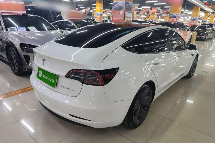 特斯拉 Model 3 2022款 后轮驱动版车身外观7