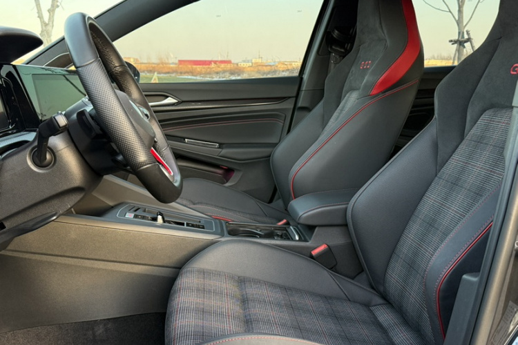 大众 高尔夫GTI 2021款 380TSI DSG GTI局部细节19