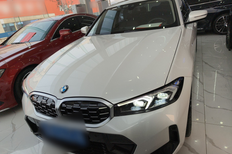 宝马3系 2023款 325i M运动套装车身外观2