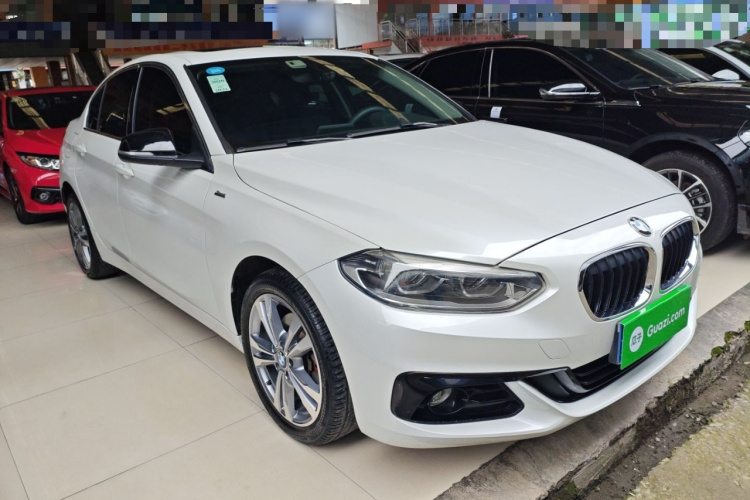 宝马1系 2018款 118i 运动型车身外观3