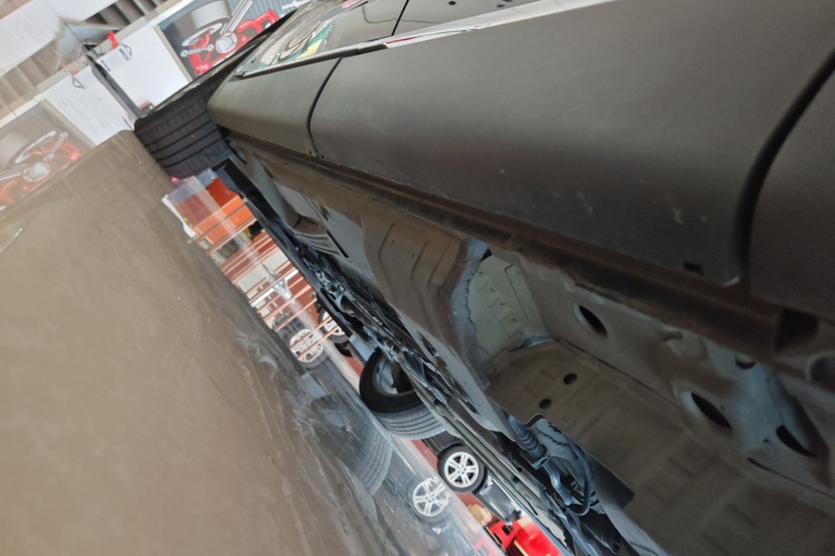 别克 2021款 昂科威Plus 652T 五座四驱豪华型机舱底盘30