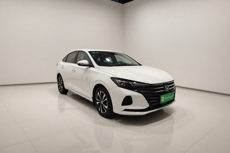 长安 逸动 2020款 PLUS 1.6L GDI 手动豪华型车身外观3