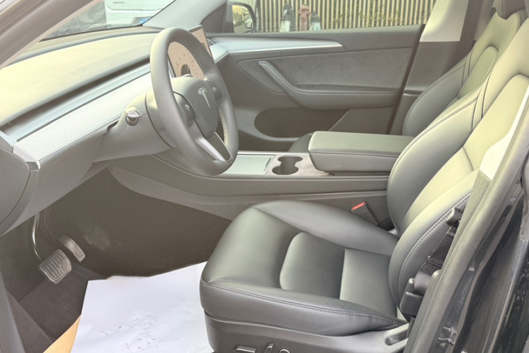 特斯拉 Model Y 2024款 后轮驱动版中控内饰7003