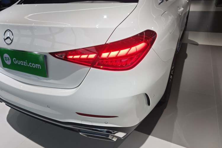 奔驰C级 2023款 改款 C 260 L 运动版车身外观9
