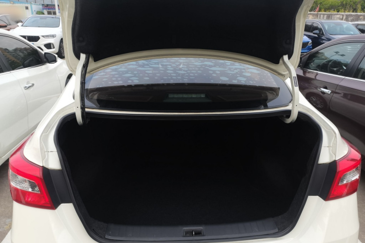 日产 轩逸 2019款 经典 1.6XE CVT舒适版机舱底盘23