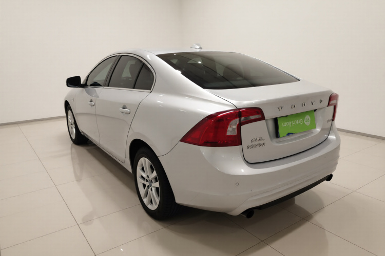 沃尔沃S60 2017款 S60L T3 智进版车身外观5