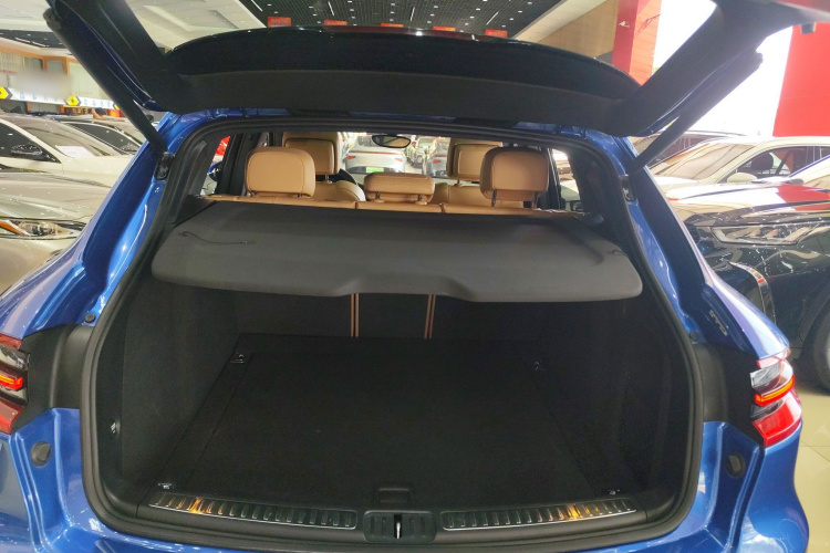 保时捷 2017款  Macan 2.0T机舱底盘23