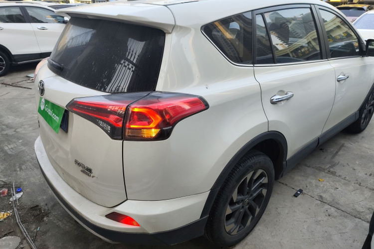 丰田 RAV4荣放 2018款 2.5L 自动四驱精英i版车身外观7