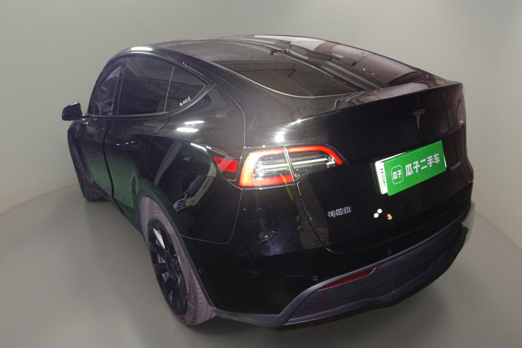 特斯拉 Model Y 2022款 后轮驱动版车身外观5