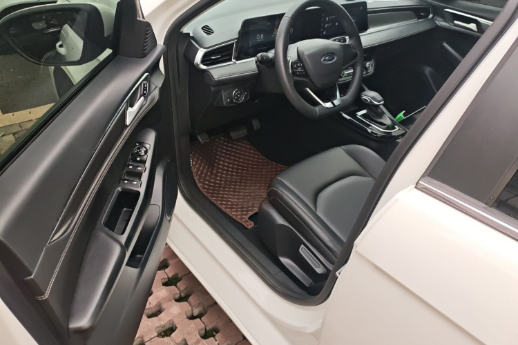 福特 福睿斯 2021款 1.5L 自动钻石版中控内饰20