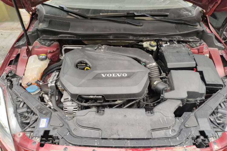 沃尔沃V40 2015款 1.6T 智雅版机舱底盘24