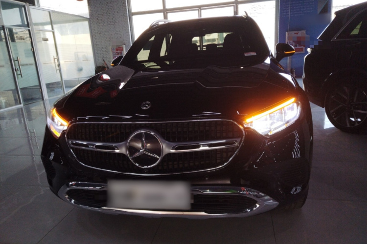 奔驰GLC 2023款 改款 GLC 260 L 4MATIC 动感型 5座车身外观2