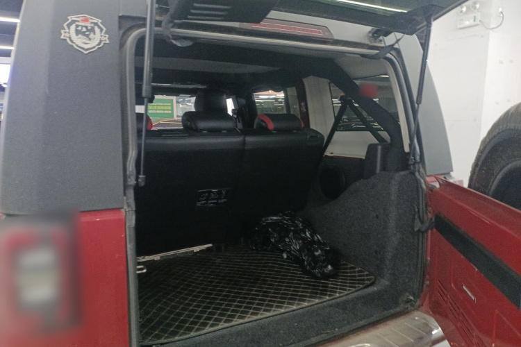 北京BJ40 2019款 PLUS 2.3T 自动四驱尊享版 国VI机舱底盘23