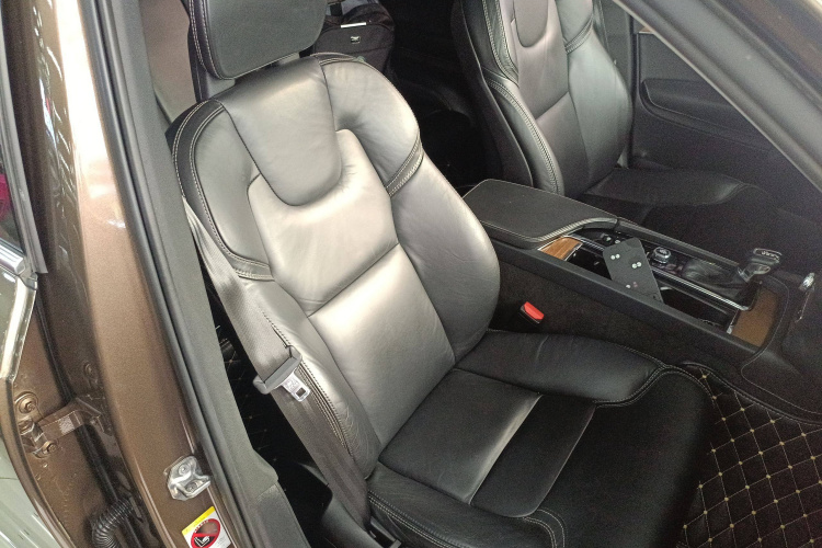 沃尔沃XC90 2018款 T6 智雅版 7座中控内饰41