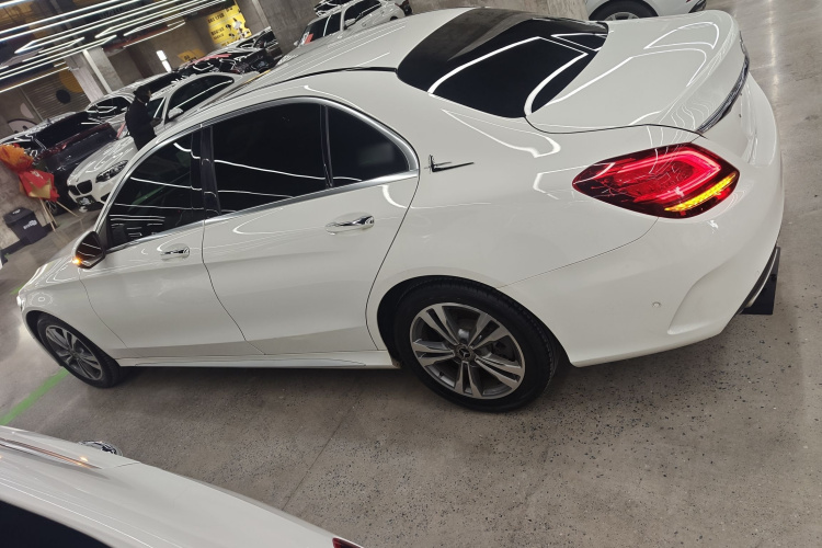 奔驰C级 2019款 C 180 L 时尚型运动版车身外观4