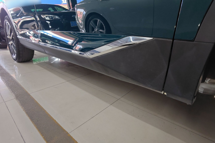 广汽传祺 传祺GS8 2022款 领航系列 2.0TGDI 两驱尊贵版（七座）局部细节9001