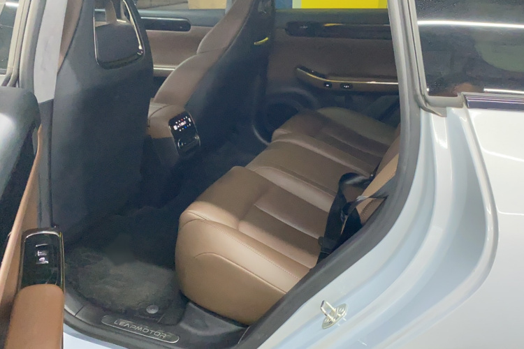 零跑汽车 零跑C01 2023款 增程 316 智享版中控内饰7001